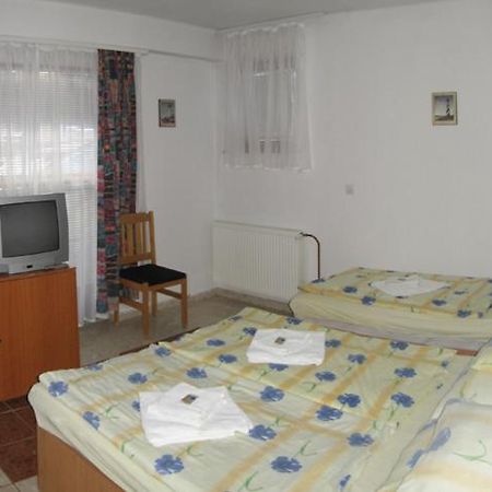 Nadix Panzio Bed and Breakfast Debrecen Værelse billede