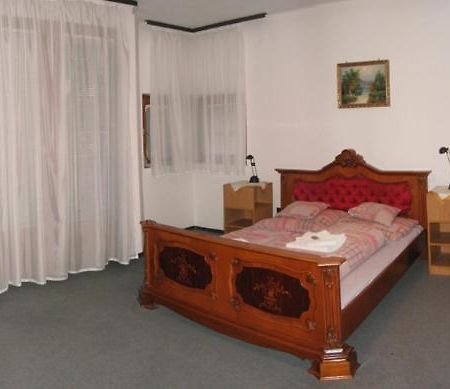 Nadix Panzio Bed and Breakfast Debrecen Eksteriør billede